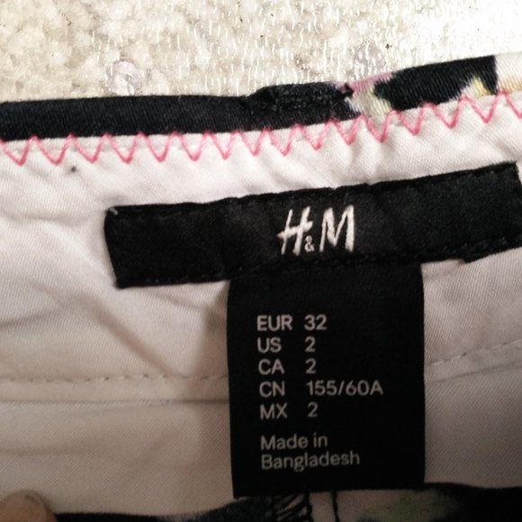 H&M Women's Floral Skinny Cropped Pants Size 2 - Picture 3 of 4